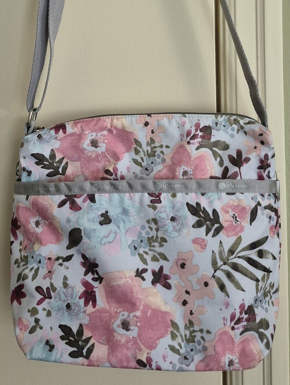 NWOT Lesportsac Floral Crossbody Or Shoulder Bag, Adustable, M